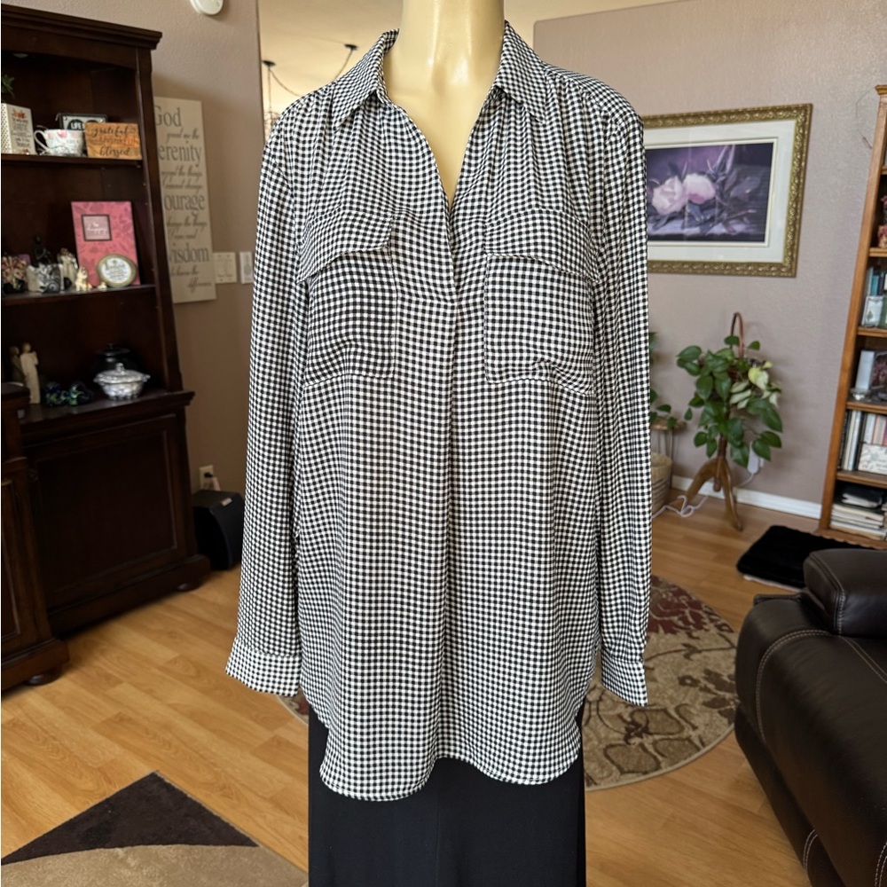 Premise black & white long sleeves Vneck blouse-size XL